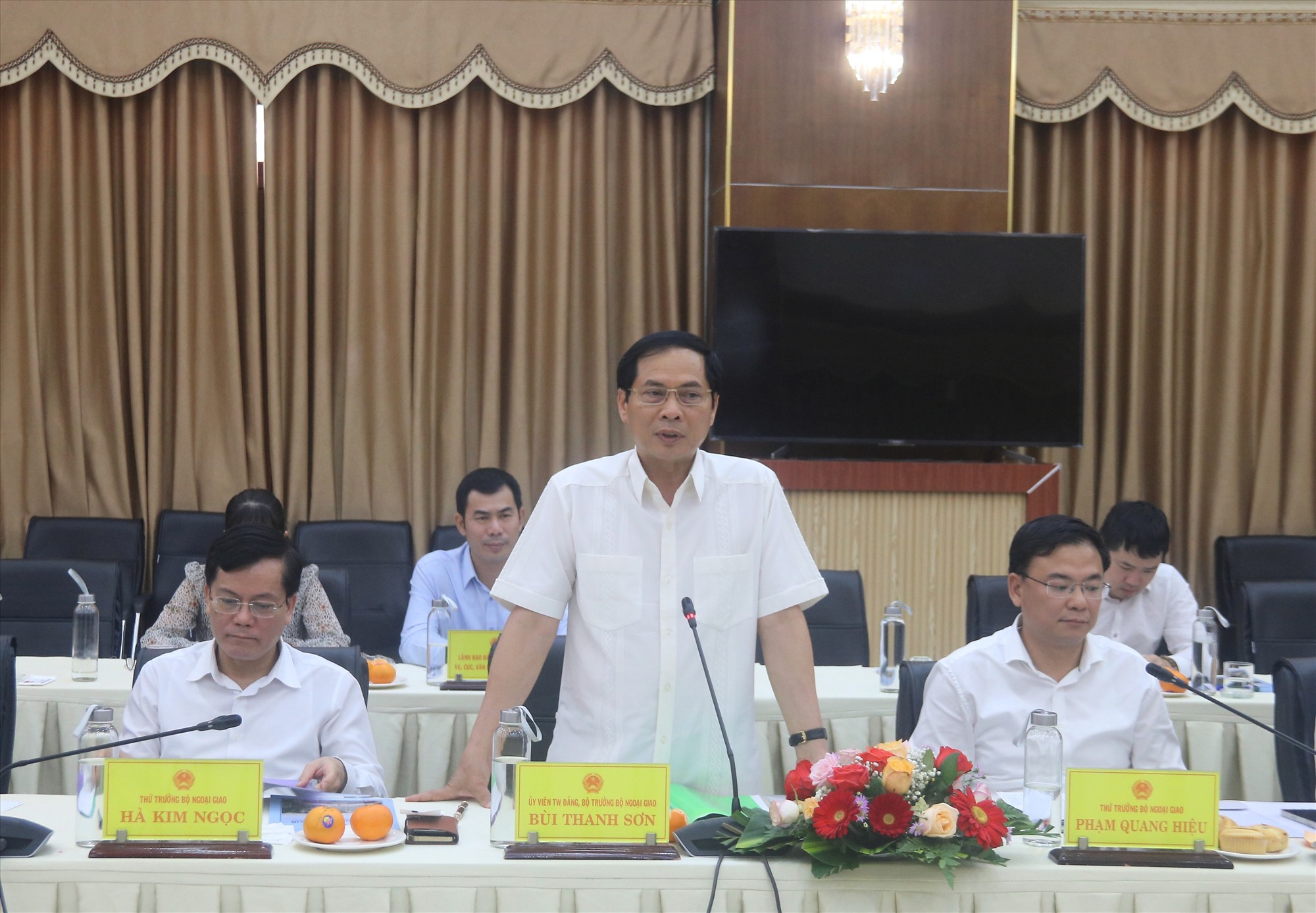 Bộ trưởng Bộ Ngoại giao Bùi Thanh Sơn ghi nhận, đánh giá cao những kết quả công tác đối ngoại mà tỉnh Quảng Trị đạt được - Ảnh: N.B