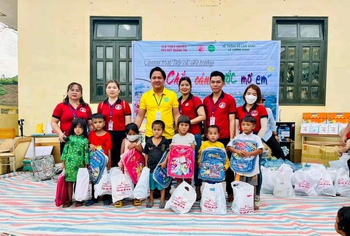 Chương trình thiện nguyện “Chắp cánh ước mơ em” tổ chức tại thôn Pa Ling, xã A Vao, huyện Đakrông có nhiều hoạt động hỗ trợ ý nghĩa cho thanh thiếu nhi địa phương - Ảnh: ĐV