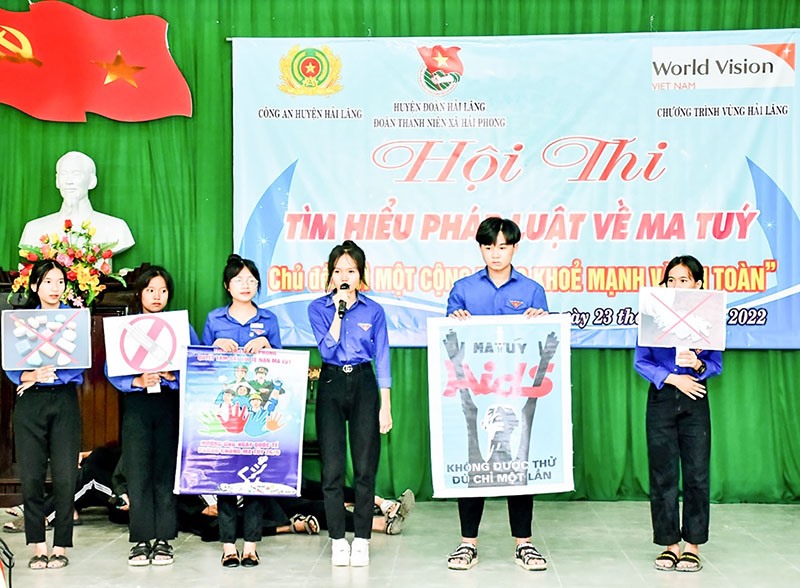 Đoàn viên, thanh niên xã Hải Phong tham gia hội thi tìm hiểu pháp luật về ma túy - Ảnh: N.T