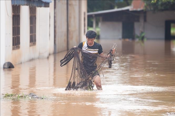 Mưa lớn gây ngập lụt tại Viêng Chăn, Lào ngày 7/8/2022. Ảnh: THX/TTXVN