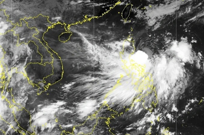 Ảnh chụp từ vệ tinh khu vực áp thấp nhiệt đới. Ảnh: NCHMF