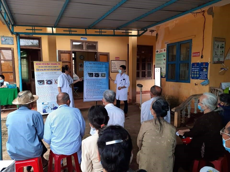 Bệnh viện Mắt Quảng Trị tổ chức các hoạt động phòng chống mù lòa cho người dân xã Hải Thái, huyện Gio Linh -Ảnh: BVMCC