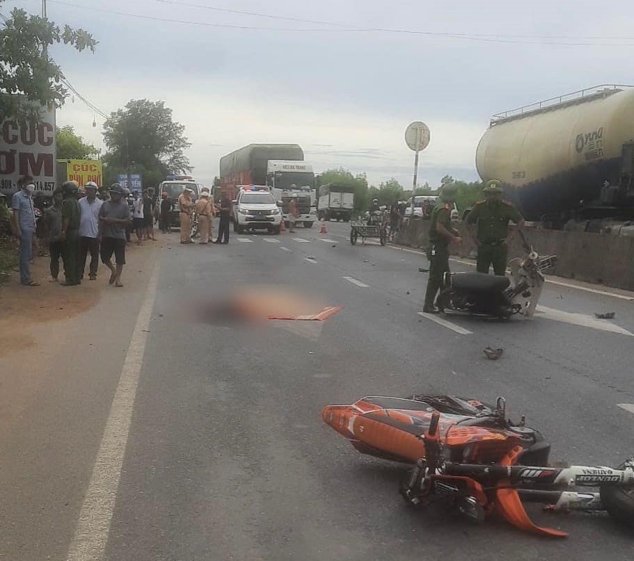 Hiện trường vụ tai nạn xảy ra tại xã Vĩnh Chấp, huyện Vĩnh Linh khiến 1 người thiệt mạng - Ảnh: MXH
