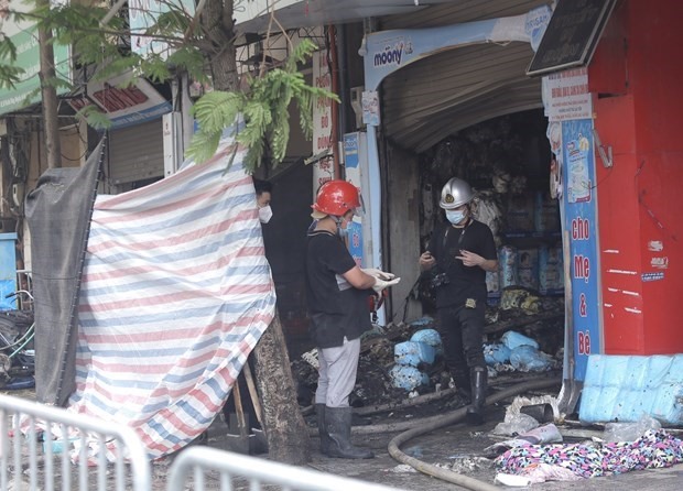 Hiện trường vụ cháy tại cửa hàng bán đồ sơ sinh số 311 phố Tôn Đức Thắng (quận Đống Đa-Hà Nội) khiến 4 người trong một gia đình bị thiệt mạng. (Nguồn: TTXVN)