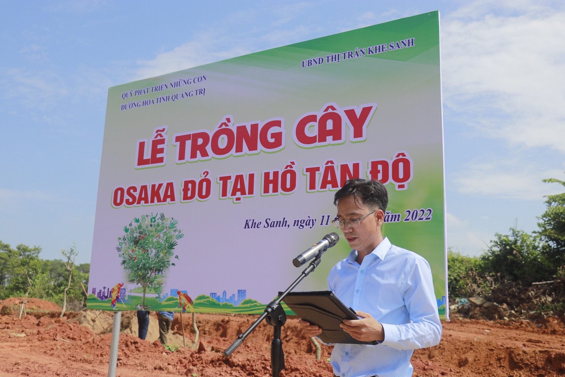 Ông Nguyễn Thanh Châu, Phó chủ tịch Thị trấn Khe Sanh phát biểu tại buổi Lễ.