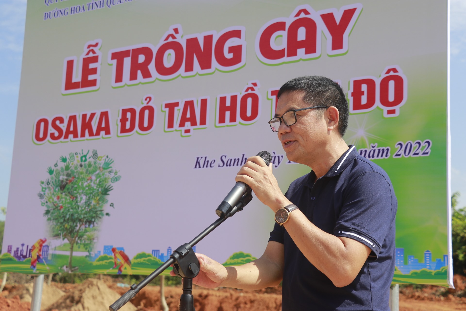 Nhà báo Lâm Chí Công phát biểu tại buổi lễ