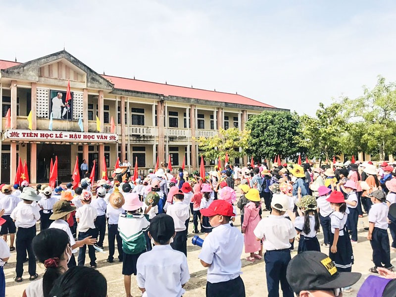 Các trường học ở huyện Gio Linh rộn ràng bước vào năm học mới - Ảnh: H.D.C