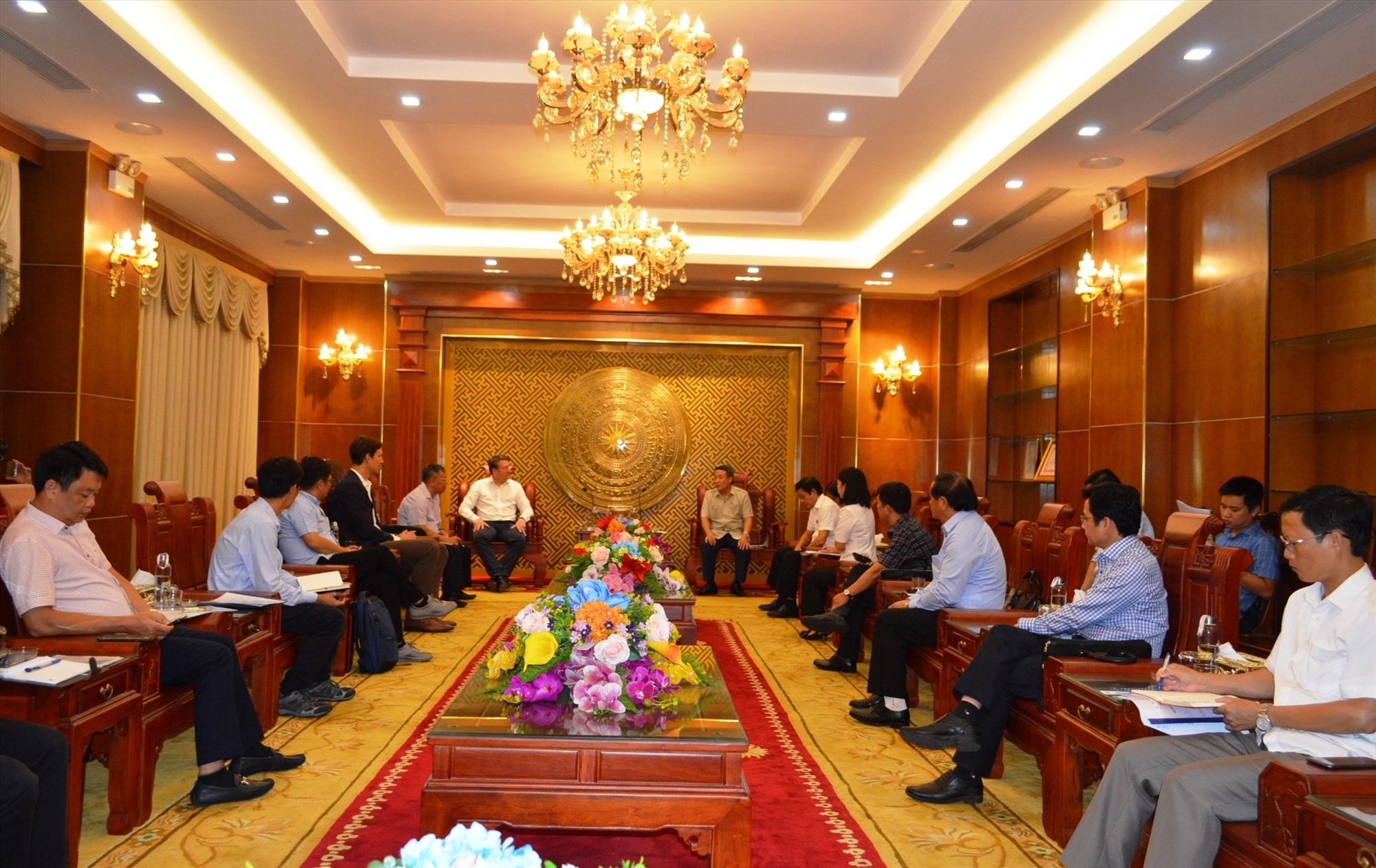Phó Chủ tịch Thường trực UBND tỉnh Hà Sỹ Đồng làm việc với Công ty cổ phần Tư vấn xây dựng Điện 2 và các đối tác - Ảnh: Đ.V