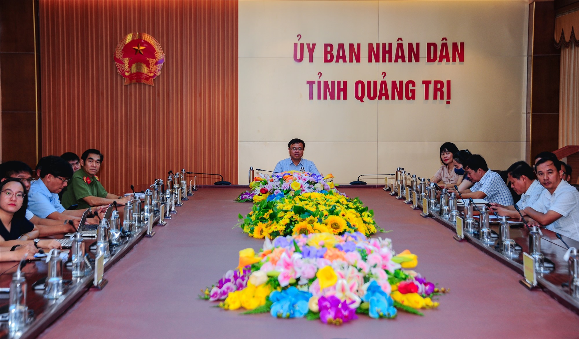 Phó Chủ tịch UBND tỉnh Lê Đức Tiến dự hội nghị tại điểm cầu Quảng Trị - Ảnh: Trần Tuyền