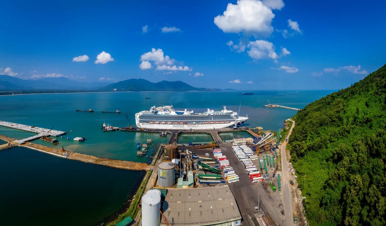 Cảng Chân Mây có vị trí quan trọng kết nối hành lang kinh tế Đông – Tây, thúc đẩy phát triển và hội nhập kinh tế giữa Việt Nam và Lào.