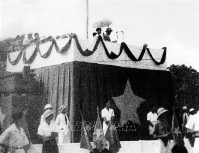Ngày 2/9/1945, Chủ tịch Hồ Chí Minh đọc Tuyên ngôn Độc lập tại Quảng trường Ba Đình lịch sử, khai sinh nước Việt Nam Dân chủ Cộng hòa. Ảnh: Tư liệu TTXVN