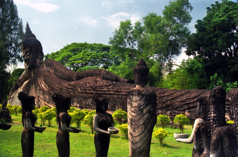 Vườn tượng Phật ở Lào, một điểm chiêm bái và thu hút du lịch