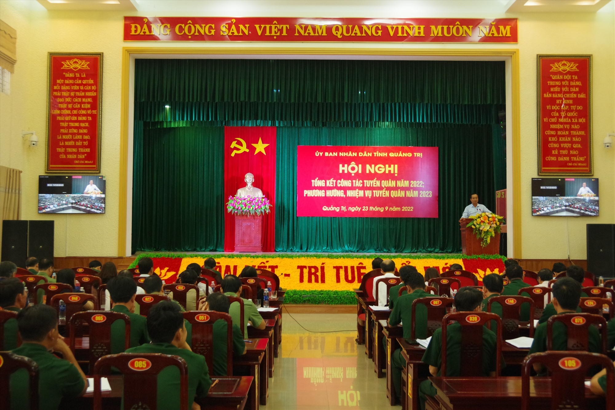 Chủ tịch UBND tỉnh, Chủ tịch Hội đồng Nghĩa vụ Quân sự (NVQS) tỉnh Võ Văn Hưng phát biểu tại hội nghị- Ảnh: XD