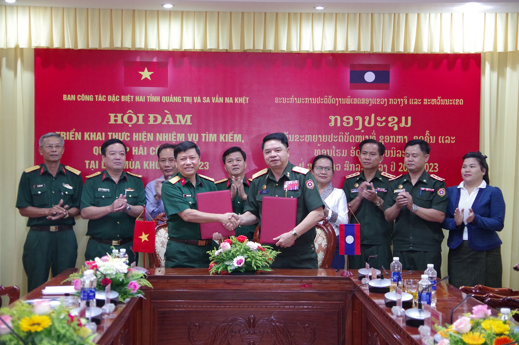 Ban Công tác đặc biệt hai tỉnh Quảng Trị - Savannakhet ký kết biên bản thỏa thuận tiếp tục thực hiện nhiệm vụ tìm kiếm, quy tập hài cốt liệt sĩ mùa khô 2022 – 2023 -Ảnh: Nho Dũng​