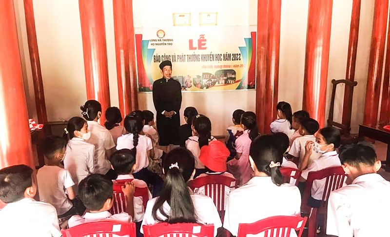 Lễ báo công và phát thưởng khuyến học năm 2022 của dòng họ Nguyễn Thọ, ở làng Hà Thượng, thị trấn Gio Linh - Ảnh: KHGL
