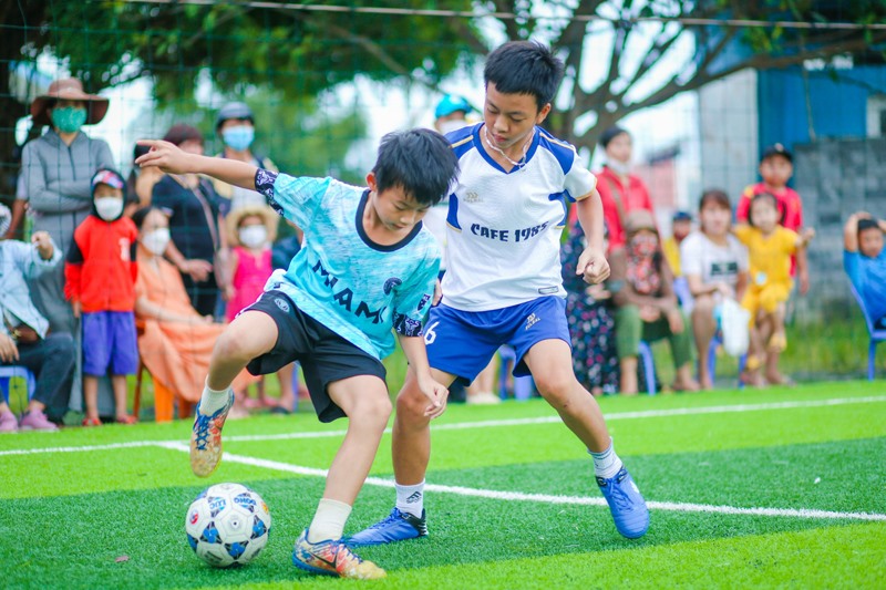 Các cầu thủ nhí thể hiện tài năng tại Giải bóng đá nam thiếu niên 5 người U12 huyện Vĩnh Linh năm 2022 -Ảnh: M.Đ