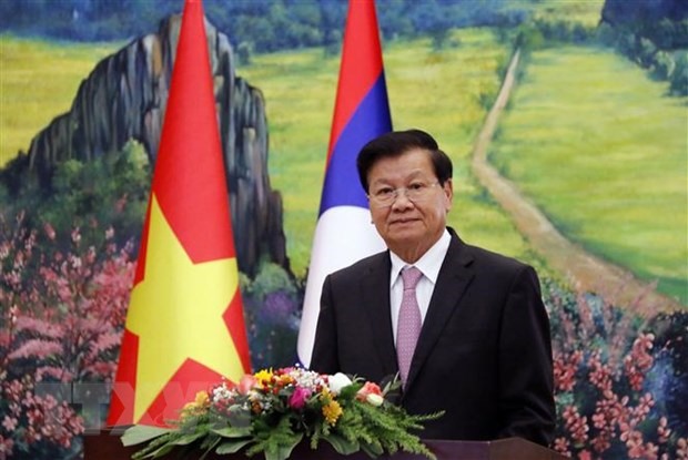 Tổng Bí thư, Chủ tịch nước Lào Thongloun Sisoulith trả lời phỏng vấn báo chí Việt Nam và Lào. (Ảnh: Phạm Kiên/TTXVN)