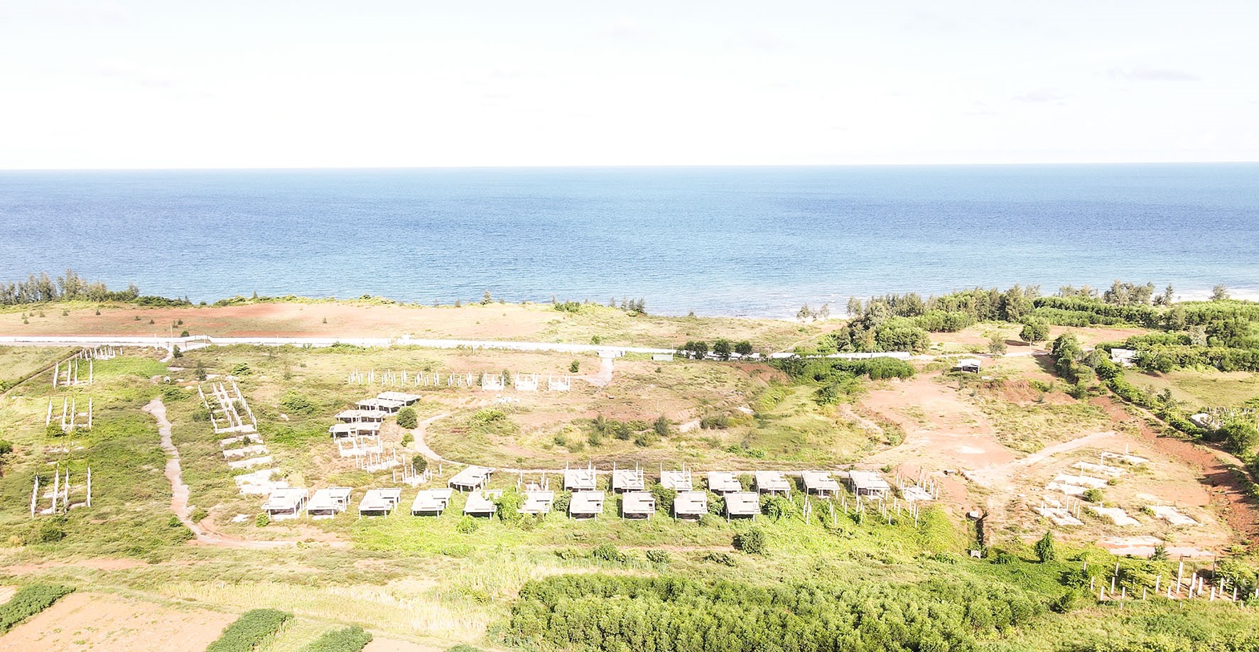 Một số hạng mục của Dự án Khu đô thị sinh thái biển AE Resort - Cửa Tùng xây dựng dang dở, có dấu hiệu xuống cấp- Ảnh: LT