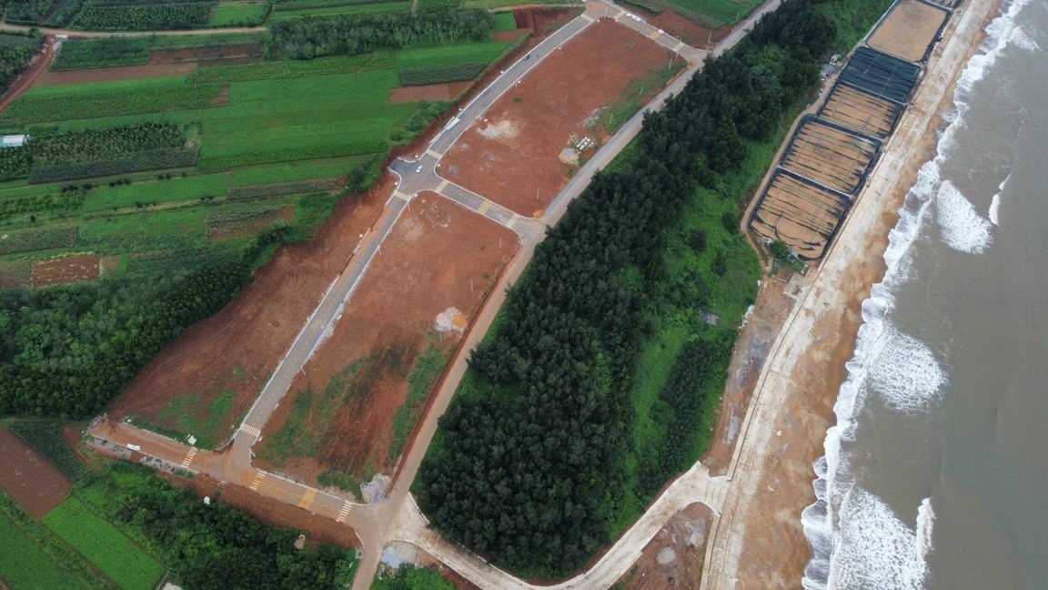 12 lô đất bị UBND huyện Vĩnh Linh hủy kết quả trúng đấu giá nằm ở vị trí giáp biển thuộc xã Kim Thạch - Ảnh: CTV