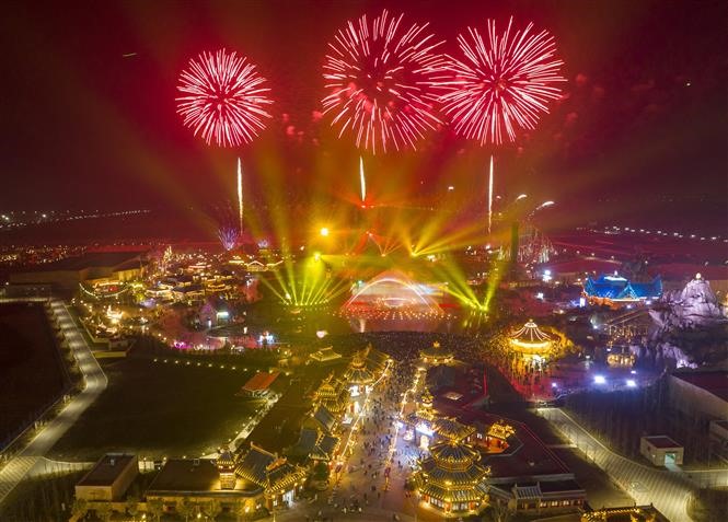 Màn pháo hoa rực rỡ chào đón Năm mới 2023 tại thành phố Hoài An, tỉnh Giang Tô, Trung Quốc ngày 31/12/2022. Ảnh: AFP/TTXVN
