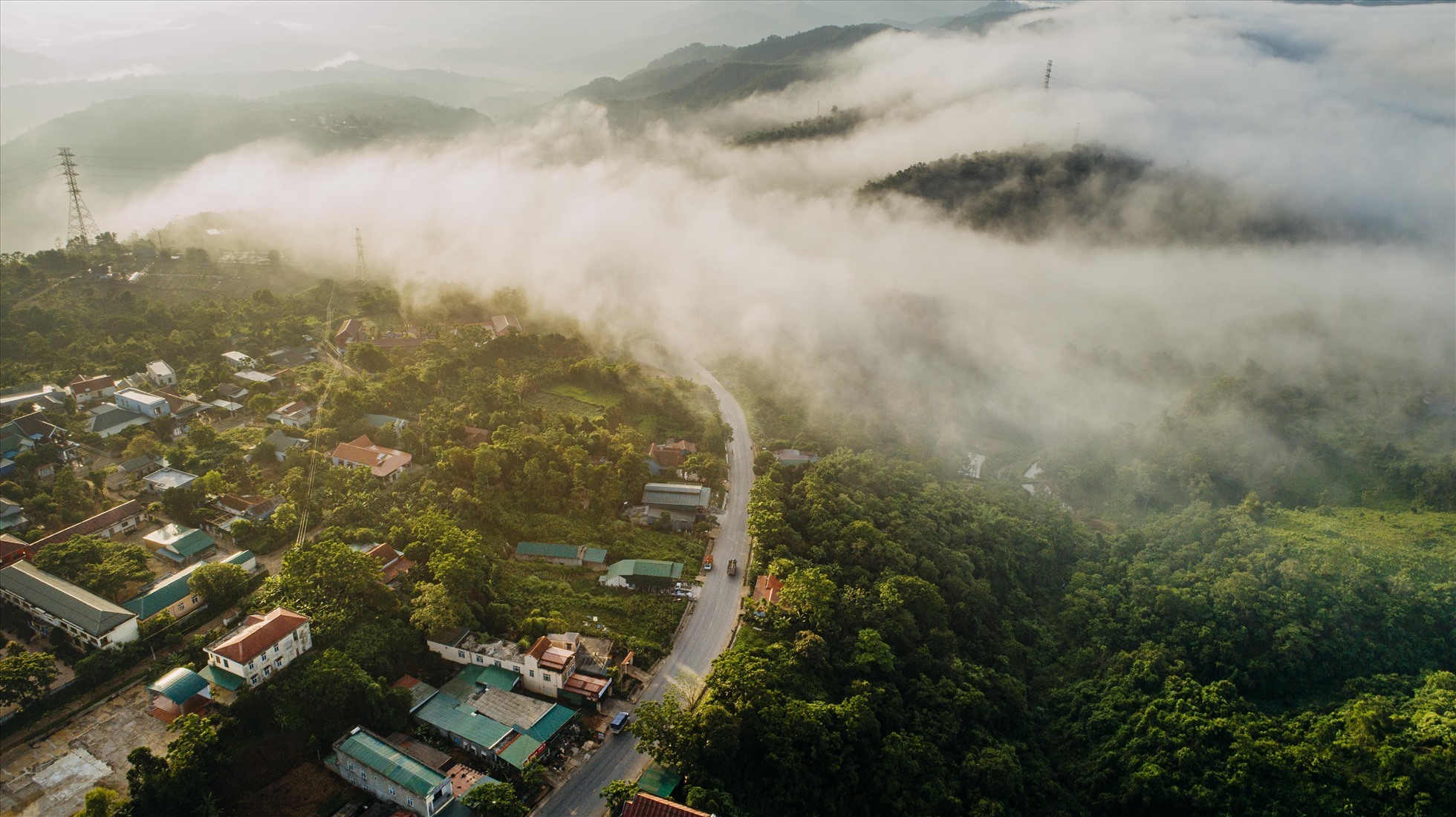 Huyện miền núi Hướng Hóa vào sáng sớm. Ảnh: Nguyễn Bôn.