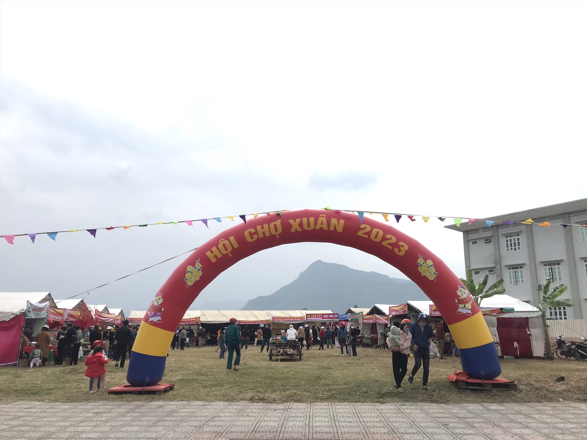 Hội Chợ Xuân 2023 được tổ chức tại thị trấn Lao Bảo