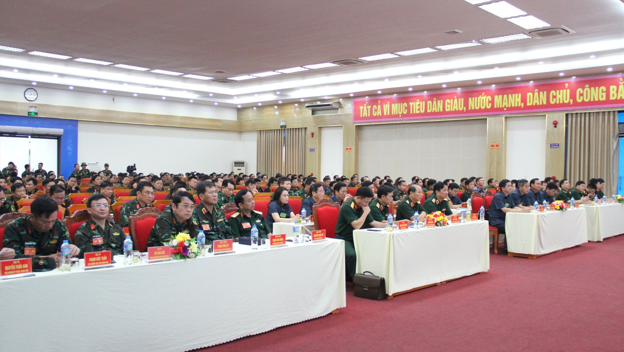 Các đại biểu dự khai mạc Diễn tập KVPT & PTDS tỉnh Quảng Trị năm 2023 - Ảnh: Minh Đức