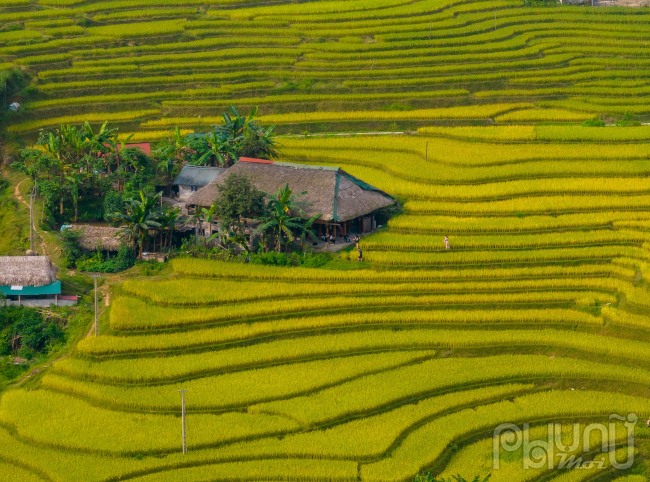 Du khách đến đây có thể vứt bỏ mọi lo toàn nơi thành thị, để thư giãn ngắm hoàng hôn, thả hồn vào không gian hùng vĩ đầy thơ mộng