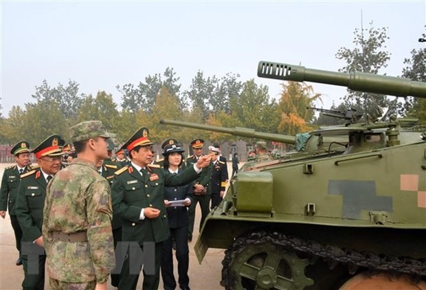 Đại tướng Phan Văn Giang, Bộ trưởng Bộ Quốc phòng Việt Nam và đoàn thăm Lữ đoàn Hợp thành Số 6 thuộc Tập đoàn quân Số 82, Trung Quốc. (Ảnh: Mạnh Cường/TTXVN)