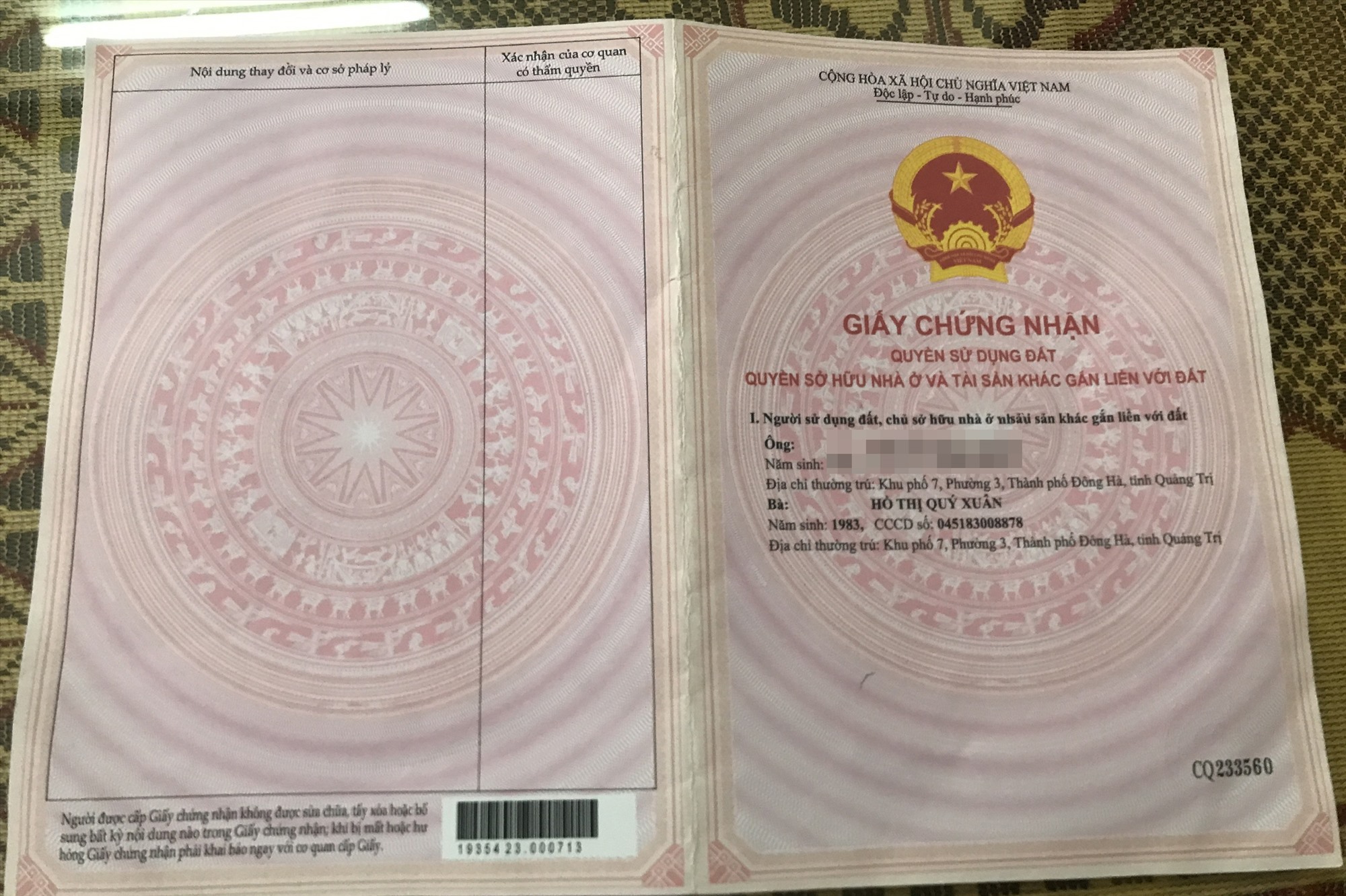 Sổ đỏ giả bà Xuân mang cầm cố để vay tiền- Ảnh: Hoàng Táo