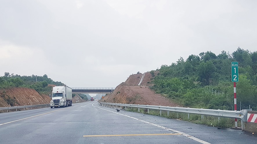 Điểm đầu của đường bộ cao tốc Cam Lộ- Lao Bảo dự kiến tại vị trí cầu vượt Đường tỉnh 579 thuộc huyện Triệu Phong -Ảnh: TÚ LINH
