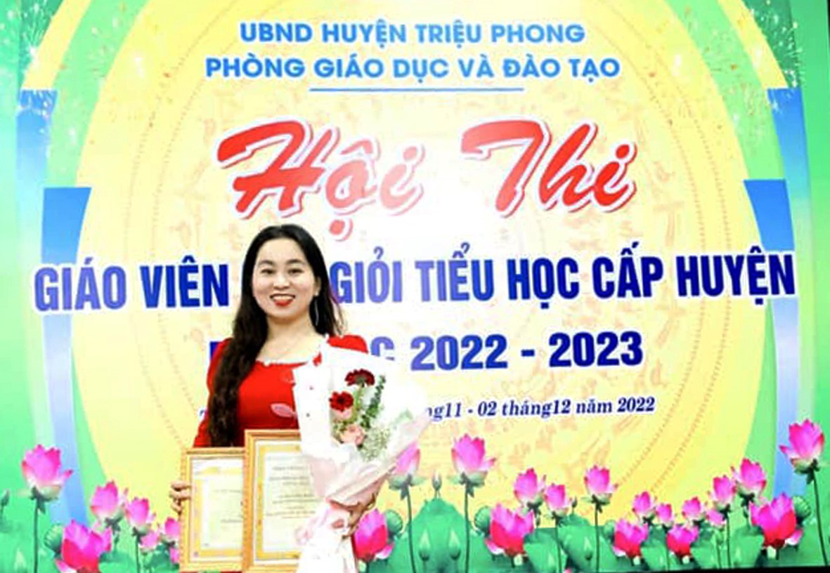 Cô giáo Nguyễn Thúy Duyên, Trường Tiểu học thị trấn Ái Tử, 1 trong 3 giáo viên Quảng Trị được Bộ GD&ĐT tặng bằng khen - Ảnh: Tú Linh