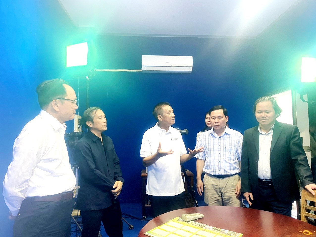 Đoàn công tác tỉnh Quảng Trị thăm Đài Phát thanh – Truyền hình tỉnh Savannakhet-Ảnh: N.T.C