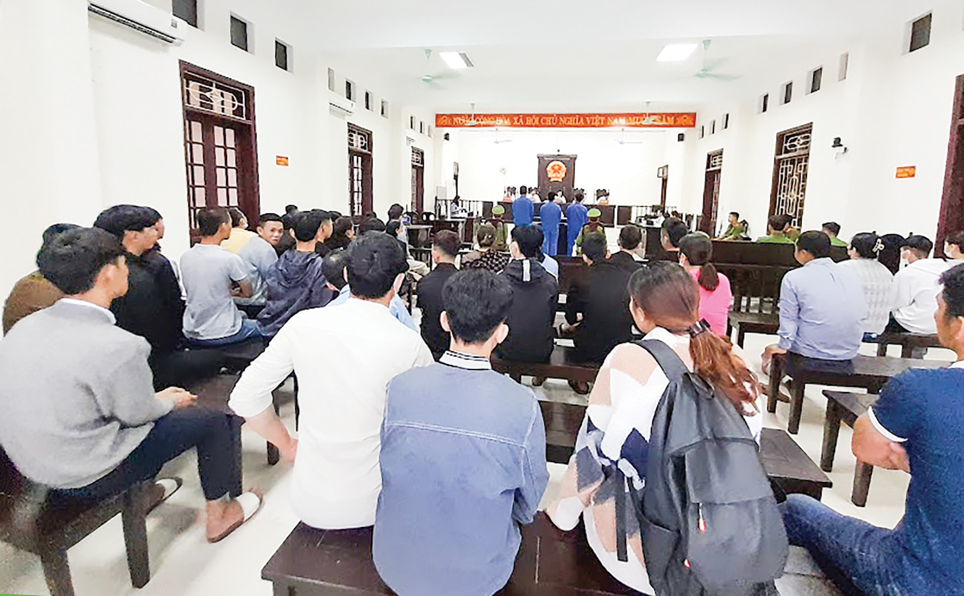 Tòa án nhân dân tỉnh Quảng Trị xét xử một vụ án ma túy có bị cáo tuổi vị thành niên -Ảnh: B.H
