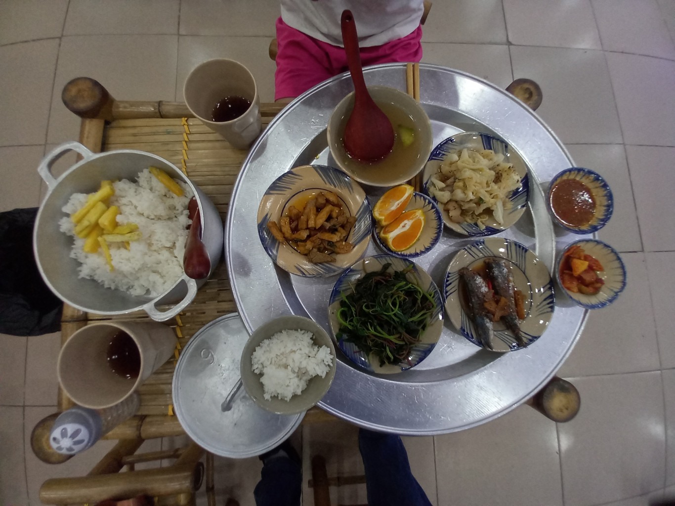 Bữa ăn đong đầy ký ức ở Cơm Quê, siêu thị Co.opmart Đông Hà - Ảnh: T.S