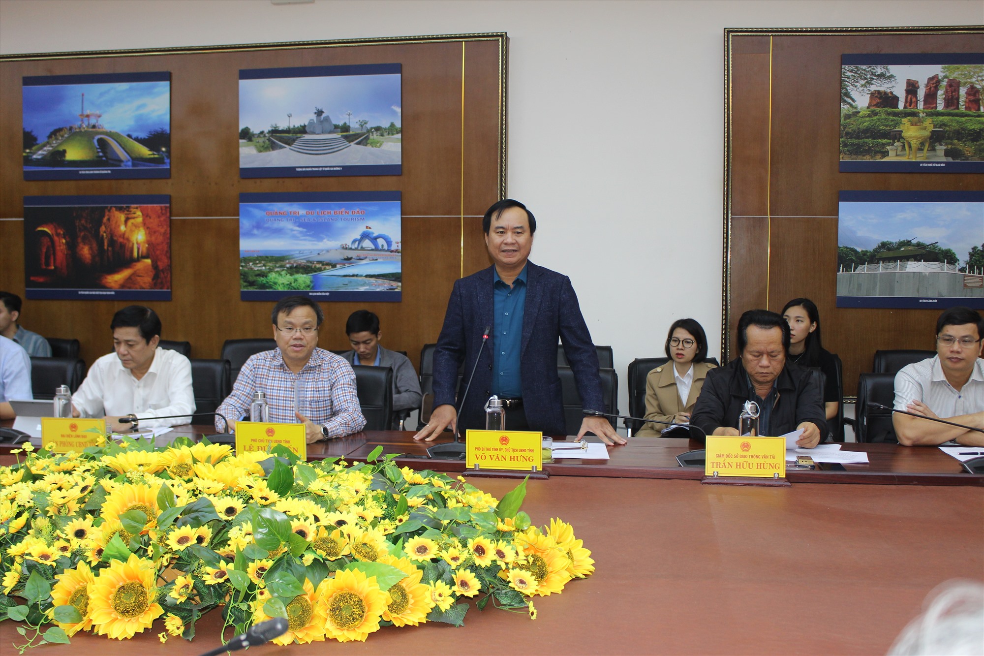 Chủ tịch UBND tỉnh Võ Văn Hưng giới thiệu tổng quan về những tiềm năng, lợi thế của tỉnh Quảng Trị - Ảnh: T.T