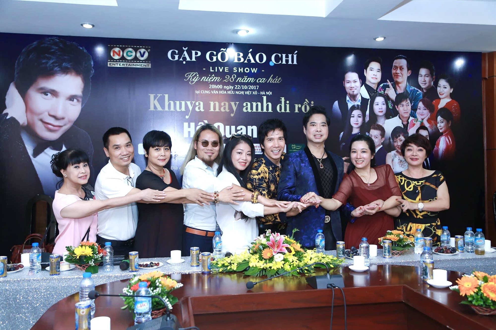 Buổi họp báo của ca sĩ Hồ Quang 8 trong liveshow kỷ niệm 28 năm ca hát tại Hà Nội - Ảnh: NVCC