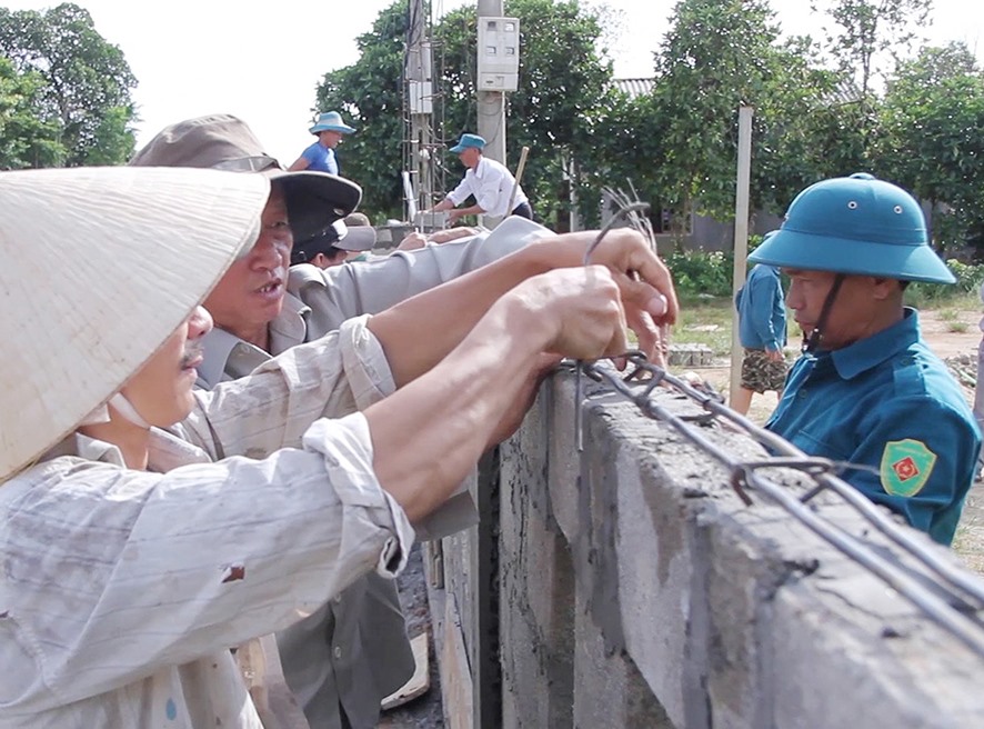 Đào tạo nghề kỹ thuật xây dựng cho lao động nông thôn của Trung tâm GDNN-GDTX huyện Cam Lộ -Ảnh: TÚ LINH
