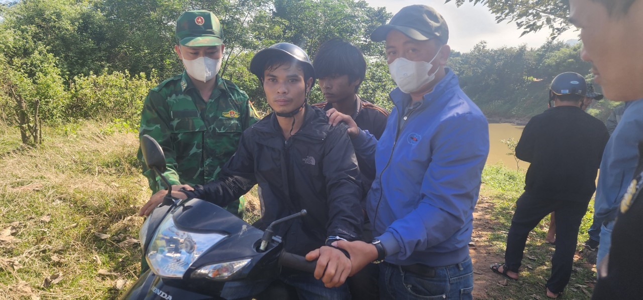 Đối tượng Nguyễn Văn Phương bị lực lượng chức năng tiến hành bắt giữ