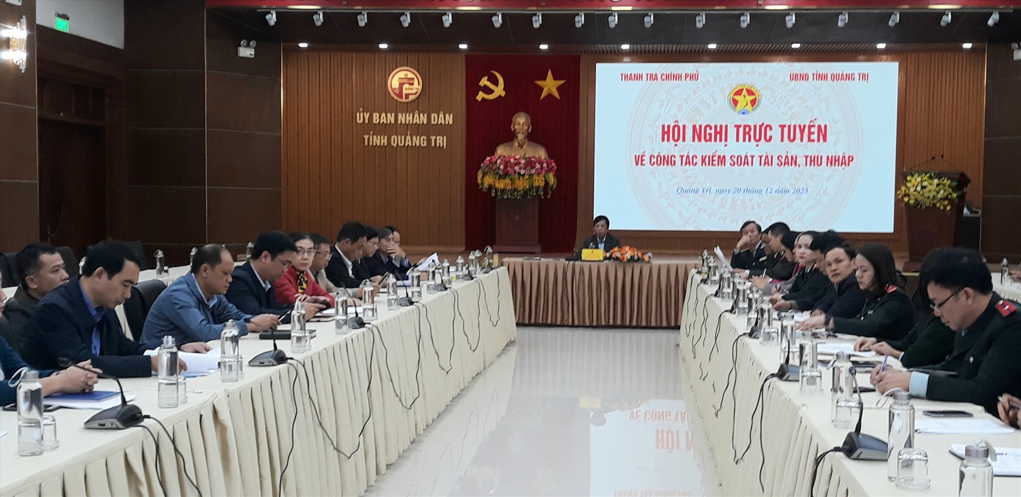 Phó Chủ tịch UBND tỉnh Hoàng Nam cùng các đại biểu dự tại điểm cầu Quảng Trị- Ảnh: NV