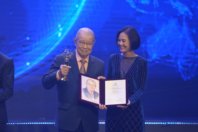 GS.Võ Tòng Xuân là người Việt Nam đầu tiên được vinh danh tại Giải thưởng VinFuture