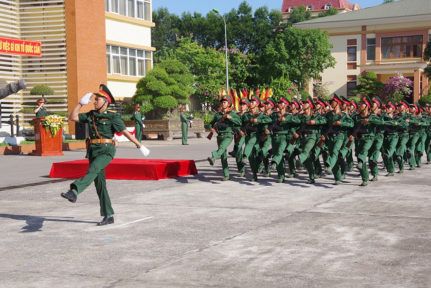 Cán bộ, chiến sĩ lực lượng vũ trang tỉnh quyết tâm hoàn thành xuất sắc nhiệm vụ - Ảnh: XUÂN DIỆN