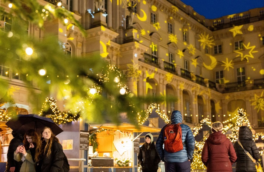 Trang trí chào đón lễ Giáng sinh tại Berlin, Đức. Ảnh: Reuters.