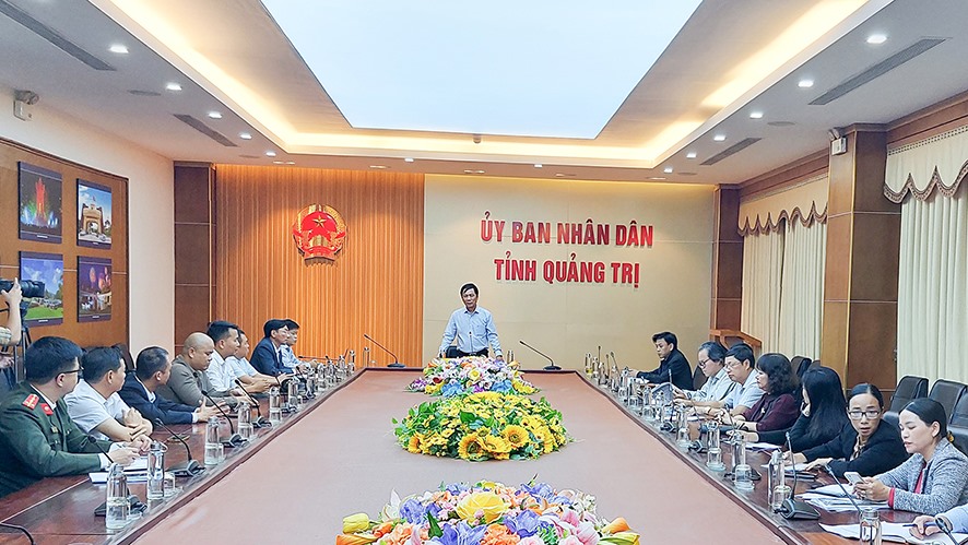 Phó Chủ tịch UBND tỉnh Hoàng Nam đánh giá cao ý tưởng tổ chức chương trình đếm ngược chào năm mới 2024 - Ảnh: TH
