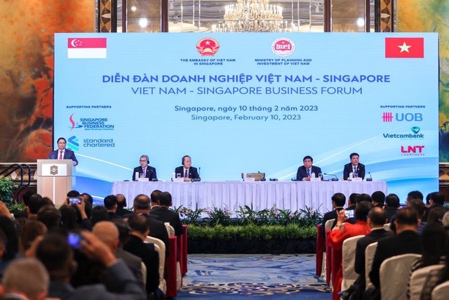 Thủ tướng khẳng định, Chính phủ Việt Nam cam kết luôn chia sẻ, đồng hành và tạo mọi điều kiện thuận lợi để các doanh nghiệp Singapore đầu tư kinh doanh hiệu quả, bền vững tại Việt Nam, thúc đẩy hợp tác kinh tế, thương mại, đầu tư giữa Việt Nam - Singapore trong thời gian tới - Ảnh: VGP/Nhật Bắc