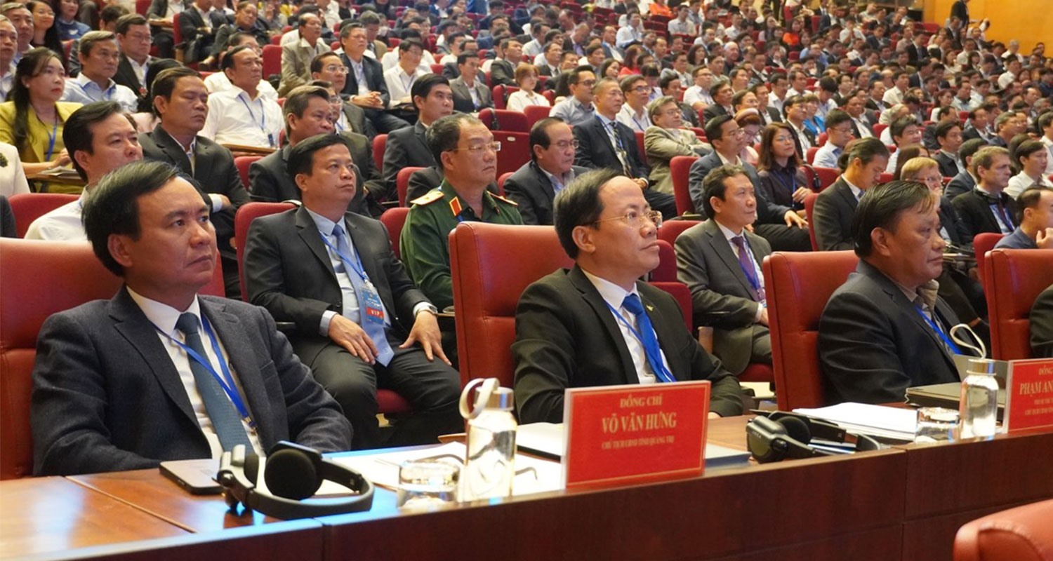 Chủ tịch UBND tỉnh Quảng Trị Võ Văn Hưng tham dự hội nghị