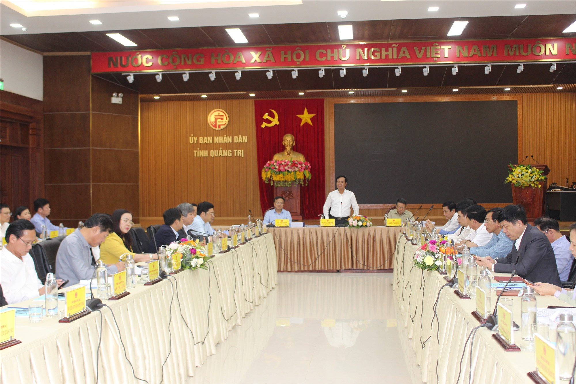 Chủ tịch UBND tỉnh Võ Văn Hưng yêu cầu Sở Kế hoạch và Đầu tư phối hợp đơn vị tư vấn tiếp thu góp ý và hoàn chỉnh báo cáo để trình BTV Tỉnh ủy trước ngày 10/2/2023 - Ảnh: T.T