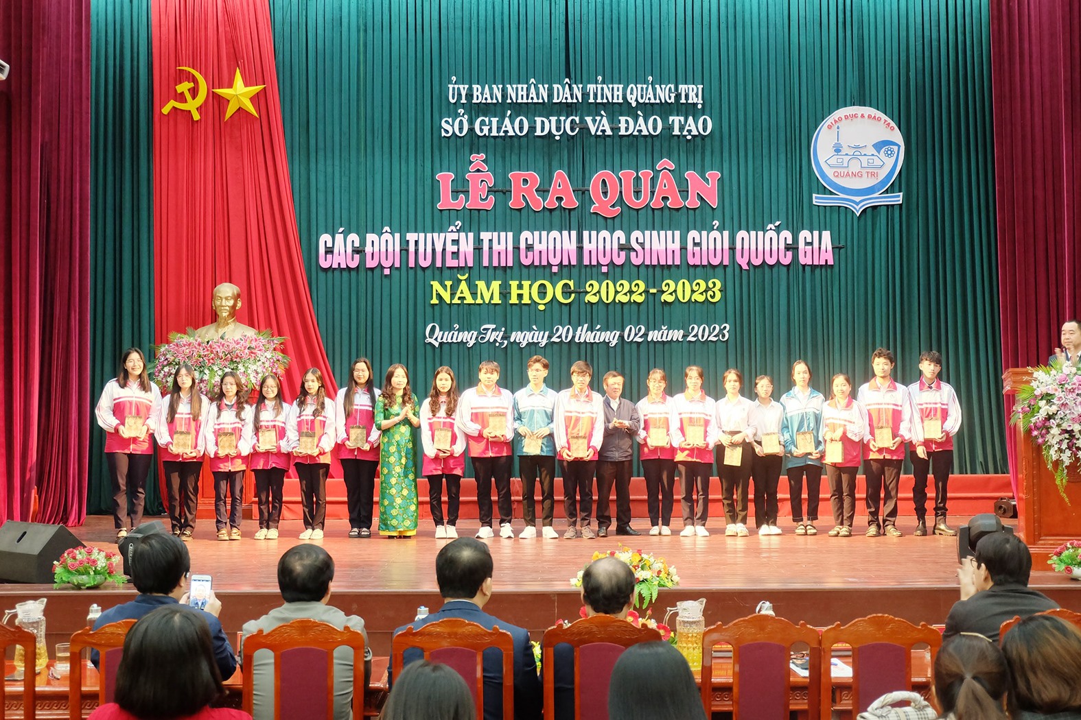 Học sinh đội tuyển trong lễ ra quân Kỳ thi chọn học sinh giỏi quốc gia THPT năm học 2022 - 2023 - Ảnh: Tú Linh