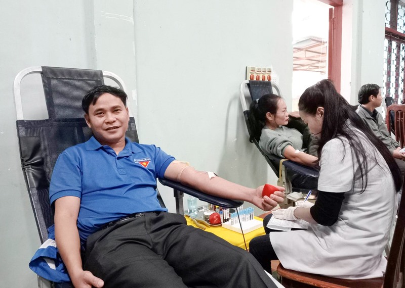 Anh Hồ Minh, Bí thư Xã đoàn Hải Thượng thường xuyên tham gia hiến máu tình nguyện - Ảnh: Đ.V