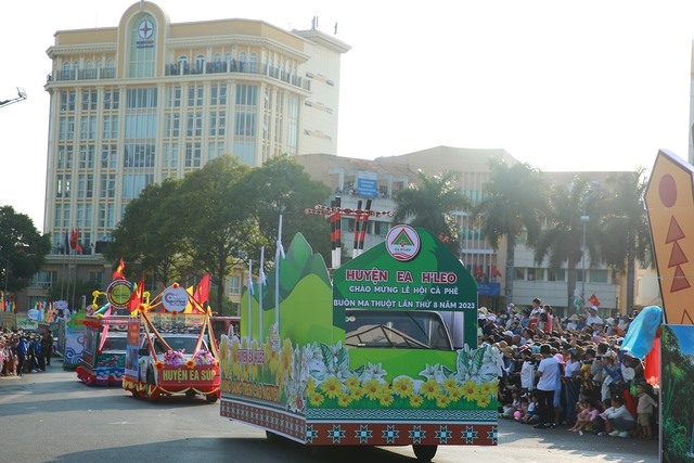 Lễ hội đường phố - một trong 18 hoạt động chính của Lễ hội cà phê Buôn Ma Thuột lần thứ 8 năm 2023 - Ảnh: VGP/Hải Minh